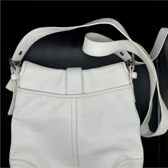 Coach White Leather Bag with Strap 

Length 11”
Width 11.5”
Strap 20”

Preloved - Picture 4 of 6